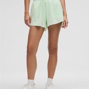 Lululemon court rival high rise short size 8